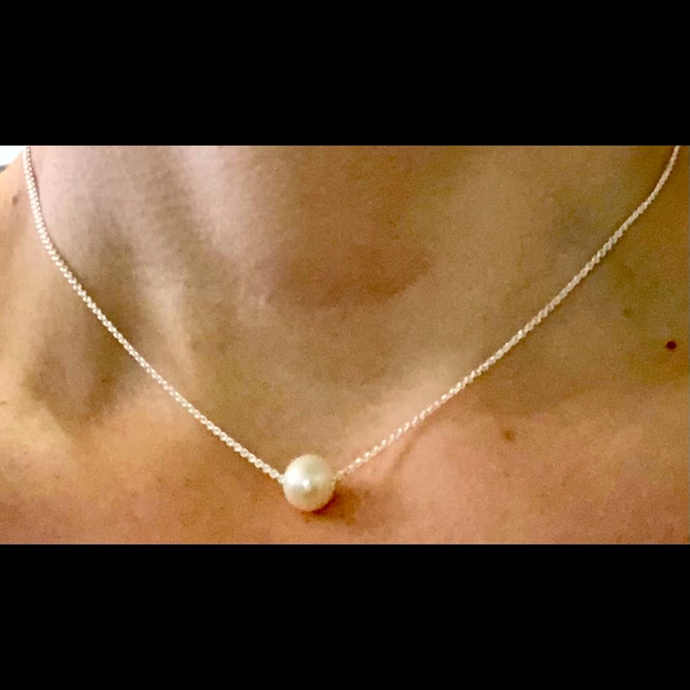 Cultured pearl choker with delicate SS chain